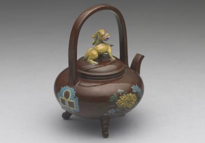 图片[3]-Yixing loop-handled teapot in painted enamels, Qing dynasty, Kangxi reign (1662-1722)-China Archive